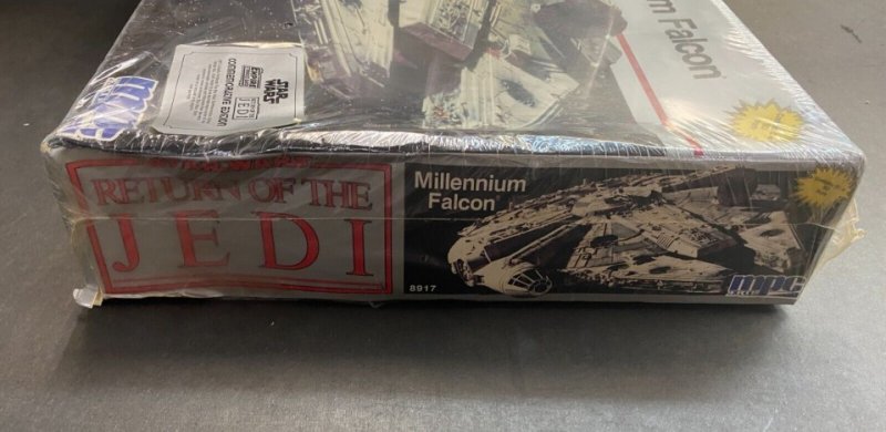 Star Wars Return Of The Jedi Millennium Falcon Model Kit 8917 1989 w/ Box