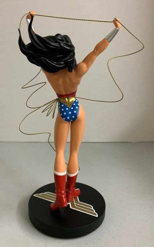 Cover Girls of the DC Universe Wonder Woman Statue 2062/5000