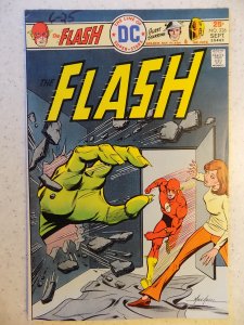 The Flash #236 (1975)