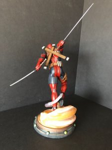 Diamond Select Gallery Marvel Deadpool PVC Diorama 9 Statue in Original Box 