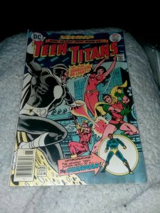 Teen Titans #44 dc comics 1976 Dr Light appearance! Mal becomes The Guardian!