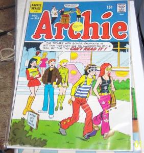 Archie #214 ( Dec 1971, Archie) ARCHIE JUGHEAD VERONICA BETTY riverdale tv