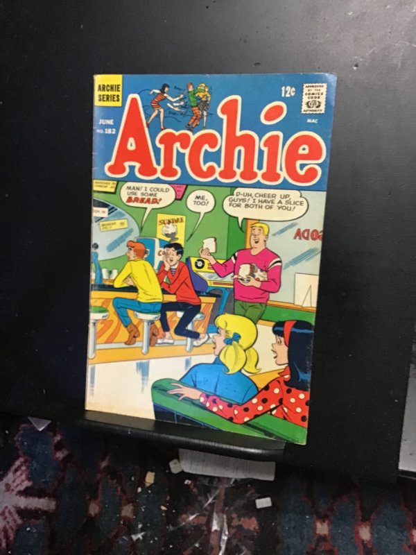 Archie #182 (1968) Pop's Soda shop cover! Bread joke! Mid-grade! VG/FN