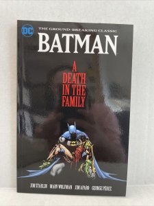 Batman: A Death In The Family 2011 Trade Paper Back