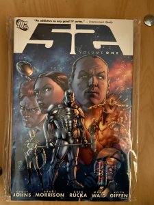 52 #1 (2007) Gladiador Dourado