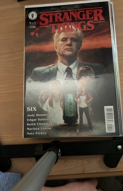 Lot of 16 Comics (See Description) Star Wars, Stranger Things Six