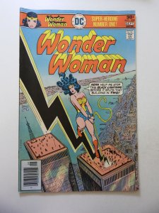 Wonder Woman #225 (1976) FN+ Condition