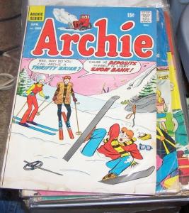 Archie #208 (Apr 1971, Archie) betty beronica reggie +