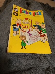 RICHIE RICH #105 Harvey Comics 1971 The Poor Little Rich Boy Bronze Age Cartoon