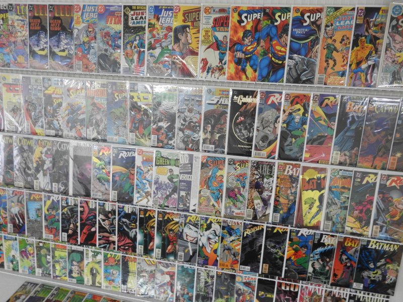 Huge Lot 130+ Comics W/ Batman, Superman, Catwoman+ Avg VF- Condition!!