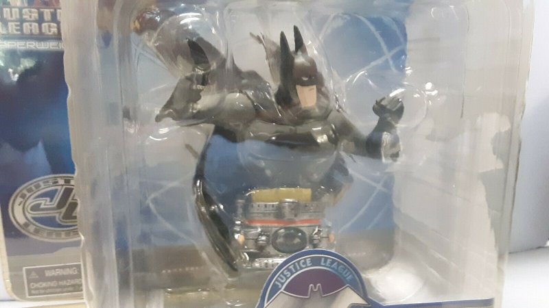 JUSTICE LEAGUE ANIMATED BATMAN PAPERWEIGHT CARTOON NETWORK (NEW) 2005