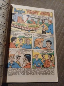 Reggie's Wise Guy Jokes #27 Archie 1973 Betty Veronica Bikini Comics Bronze Age