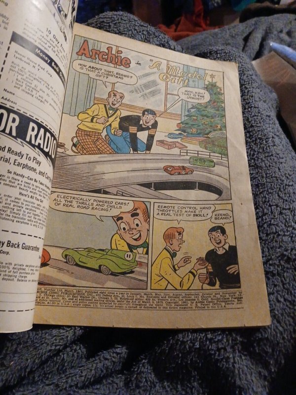 Pep #153 ARCHIE COMICS March 1962 Silver Age Flying Saucer Cover The Fly Girl