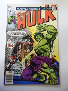 The Incredible Hulk #220 (1978) Pizzazz insert. FN+ Condition