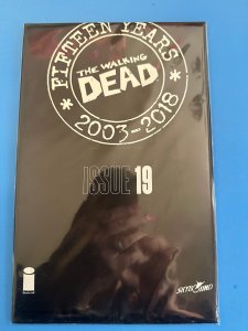 THE WALKING DEAD  #19  FIFTEEN YEARS  BLACK BAG / IMAGE -SKY BOUND / UNOPENED