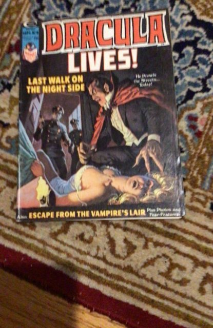 Dracula Lives #8 (1974) High-Grade Damsel in distress cover! VF+ Wow!