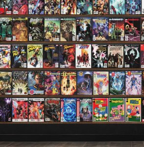 Huge Lot 250+ Comics with Runaways, New Warriors, Squadron Supreme & More!