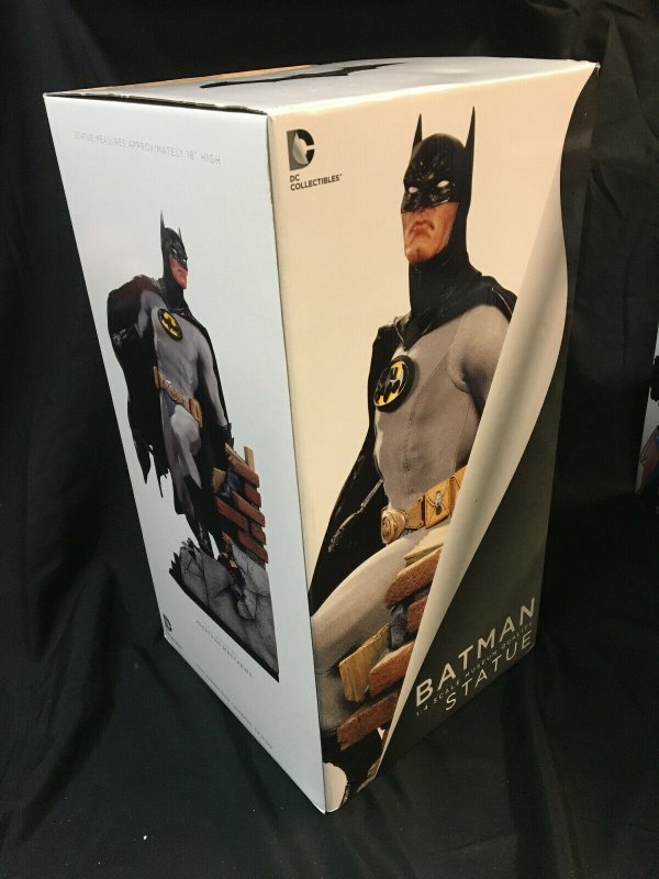 BATMAN 1:4 SCALE MUSEUM QUALITY STATUE DC COMICS ROOFTOP BASE MIB FACTORY SEALED