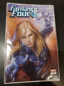 FANTASTIC FOUR #1 COMICXPOSURE LUCIO PARRILLO HERO VARIANT