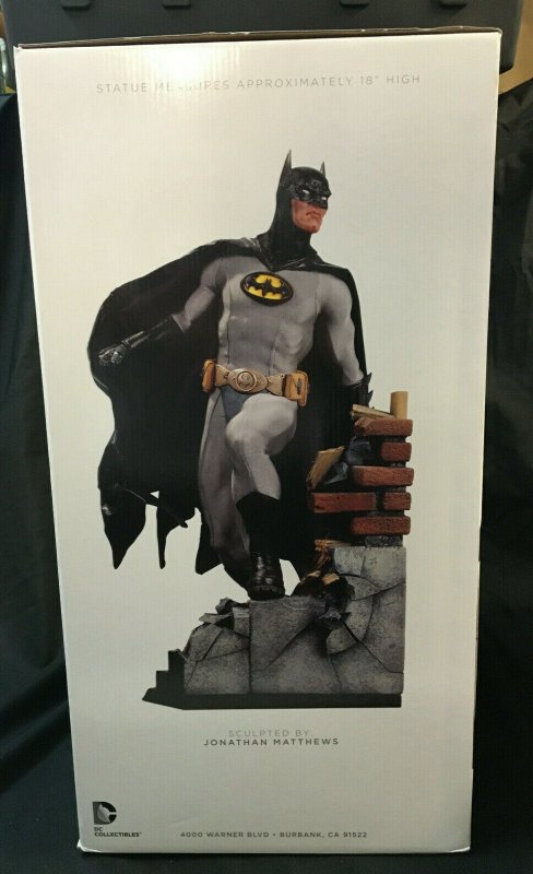 BATMAN 1:4 SCALE MUSEUM QUALITY STATUE DC COLLECTIBLES ROOFTOP BASE MIB