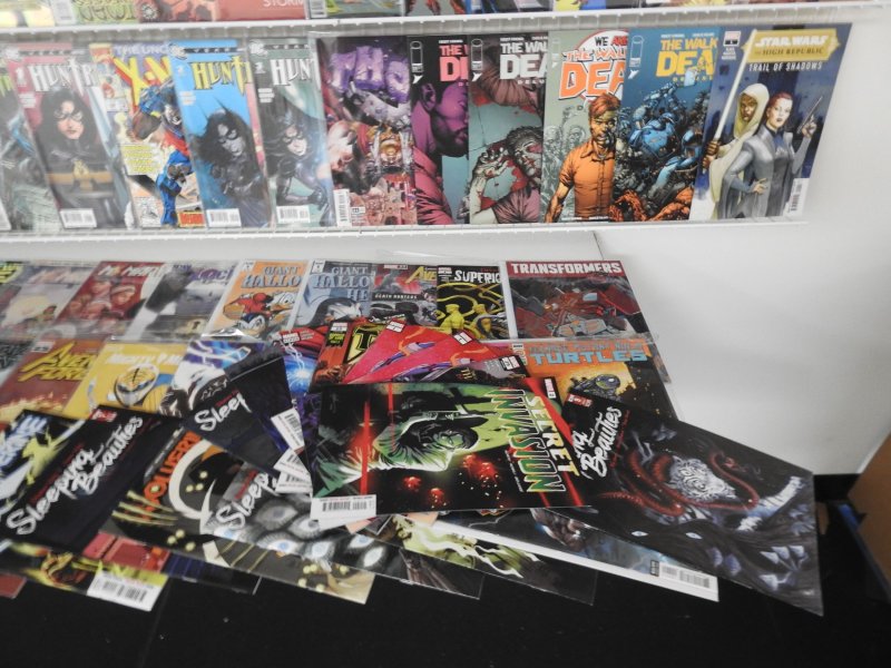 Huge Lot 190+ Comics W/ Batman, Elektra, The Walking Dead+ Avg VF Condition!