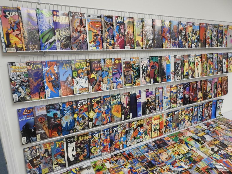 Huge Lot 190+ Comics W/ Superman, Batman, X-Men, +More! Avg FN Condition!