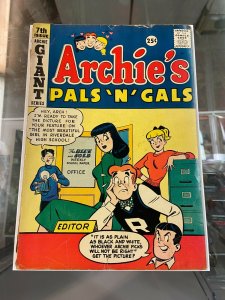 Archie's Pals N Gals Giant 7 GD-