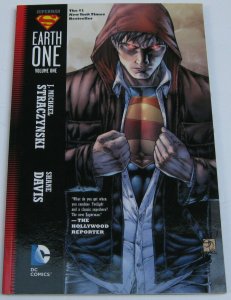 Superman: Earth One, Volume 1 TPB (2010, DC), VFN condition (8.0), 3rd print