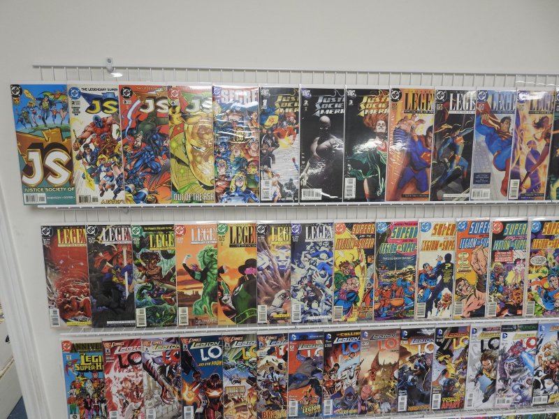Huge Lot 150+ Comics W/ Green Arrow, Legends, Superboy, +More! Avg VF- Cond!