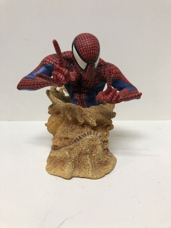 Spider-Man Marvel Universe Bust Statue | 224/5000 | Sculpted By Livingston