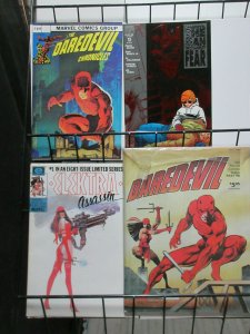 Daredevil Starter Set: Two Comics, Two Guide Books Man without Fear FRANK MILLER