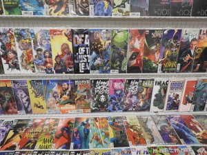 Huge Lot 140+ Comics W/ Captain Marvel, Moon Knight, Ms. Marvel, +More! Avg VF-