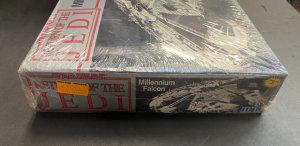 Star Wars Return Of The Jedi Millennium Falcon Model Kit 8917 1989 w/ Box