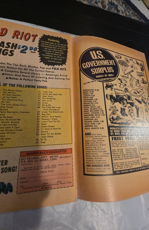 Strange Tales #137 (1965) the prize is earth/Dr strange light roll/foxxing