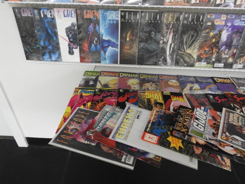 Huge lot 170+ Comics W/ Grendel, Alien, Predator & More Avg VF Condition!