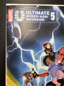 ULTIMATE SPIDER-MAN INCURSION #5 1:25 PETE WOODS VAR IN-HAND PROSHIPPER