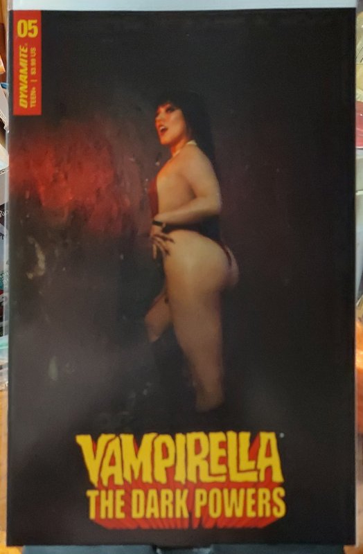 Vampirella The Dark Powers #05 RACHEL HOLLON - COSPLAY