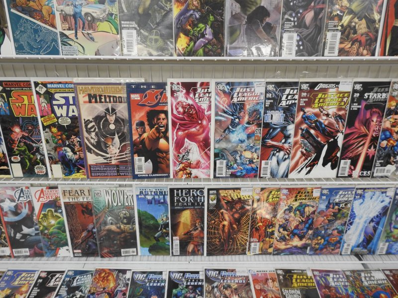 Huge Lot 150+ Comics W/ Batman, Spiderman, Justice League, +More AVG VF-