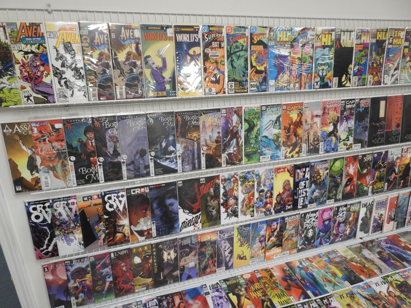 Huge Lot 140+ Comics W/ Captain Marvel, Moon Knight, Ms. Marvel, +More! Avg VF-