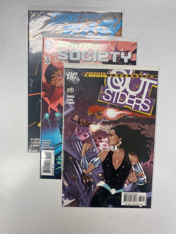 3 DC COMICS Flash #16 Earth 2 Society #2 The Outsiders #31 83 KM5