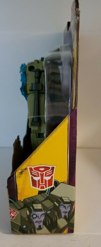 HASBRO TRANSFORMERS Bumblebee CYBERVERSE ADVENTURES RACK 'N' RUIN Energon Armor 