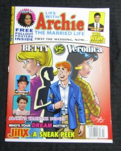 2011 LIFE WITH ARCHIE Magazine #6 FVF 7.0 Betty vs Veronica