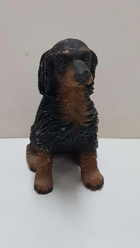 Figura de perro resina: Gordon Setter de 8x7 cm