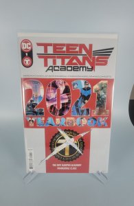 Teen Titans Academy 2021 Yearbook (2021)