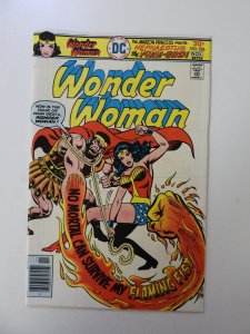 Wonder Woman #226 (1976) VF- condition