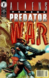 Aliens vs. Predator: War #4 (Newsstand) VF/NM ; Dark Horse | Richard Corben