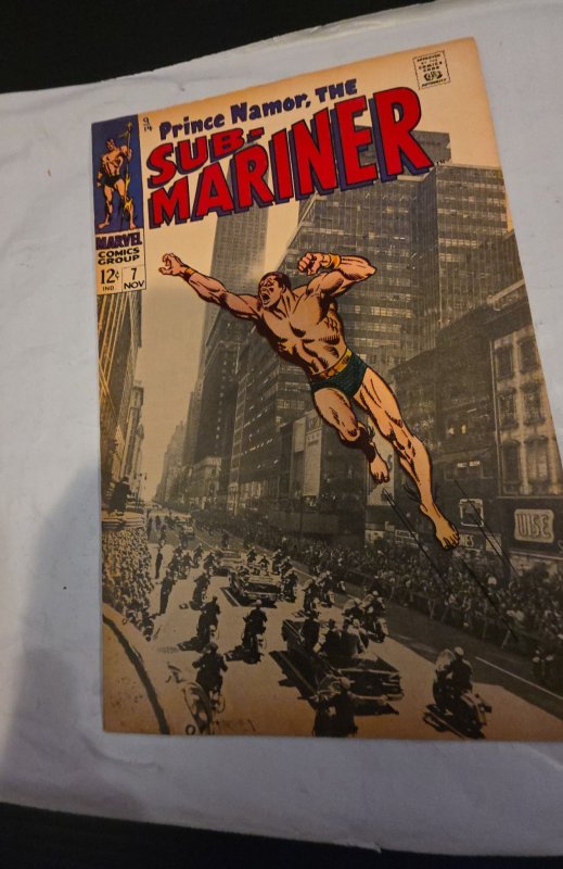 Sub-Mariner #7 (1968)iconic phots cover - foxxing