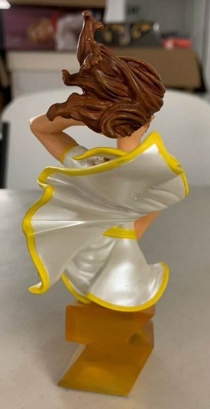 Women of the DC Universe Shazam Mary Bust Limited Edition