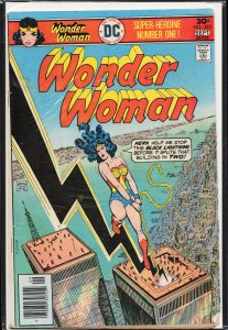 Wonder Woman #225 (1976) Wonder Woman