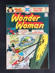 Wonder Woman #220 (1975)